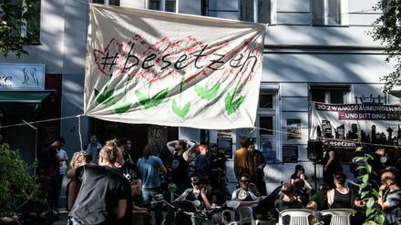 Ein am Pfingstsonntag besetztes Haus an der Reichenberger Straße.