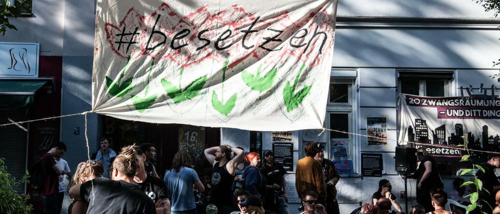 Ein am Pfingstsonntag besetztes Haus an der Reichenberger Straße.