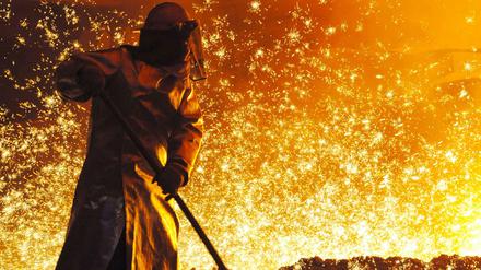 Wenn die Funken fliegen: Es gibt zu viel Stahl auf der Welt. Das drückt die Preise. 