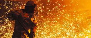 Wenn die Funken fliegen: Es gibt zu viel Stahl auf der Welt. Das drückt die Preise.