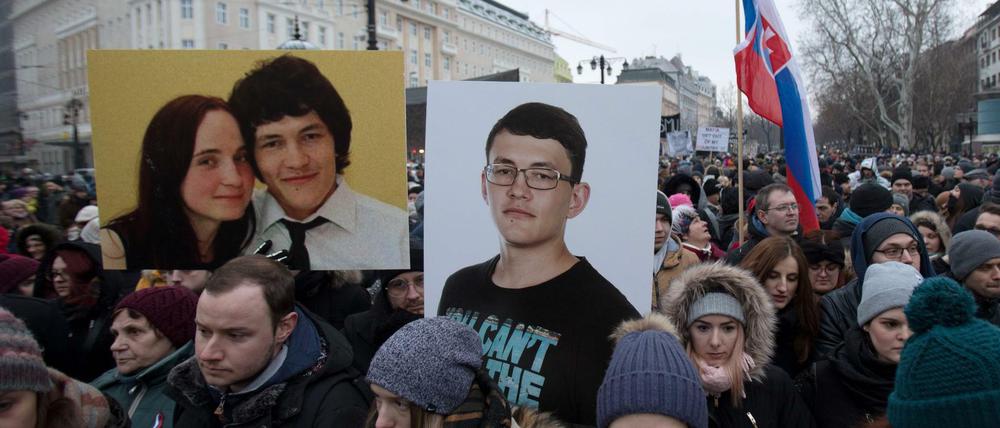 In Bratislava gedachten 25.000 Menschen des ermordeten Journalisten Jan Kuciak und dessen Verlobter.