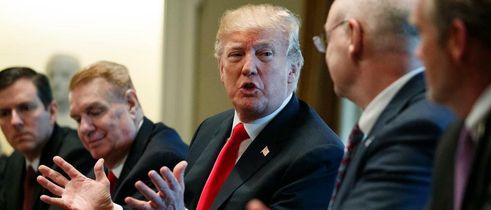 Let's go Handelskrieg! Donald Trump hat Strafzölle auf Stahl und Aluminium angekündigt. 