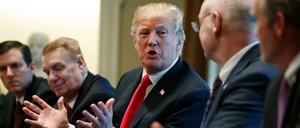 Let's go Handelskrieg! Donald Trump hat Strafzölle auf Stahl und Aluminium angekündigt. 