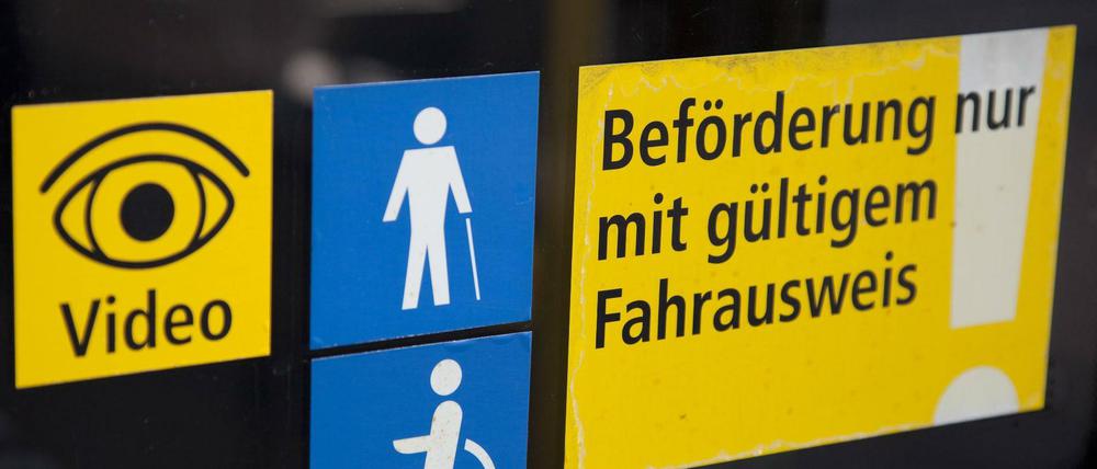 Nur mit gültigem Fahrausweis: Dabei soll es bleiben - doch die Folgen des Schwarzfahrens sollen milder sein.