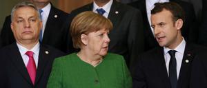 Ein Querulant und zwei enge Partner: Der ungarische Premier Orban, Bundeskanzlerin Merkel und der französische Präsident Macron.