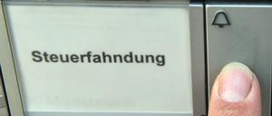 Etlichen deutschen Banken drohen Razzien wegen dubioser Aktiengeschäfte vorbei am Fiskus.