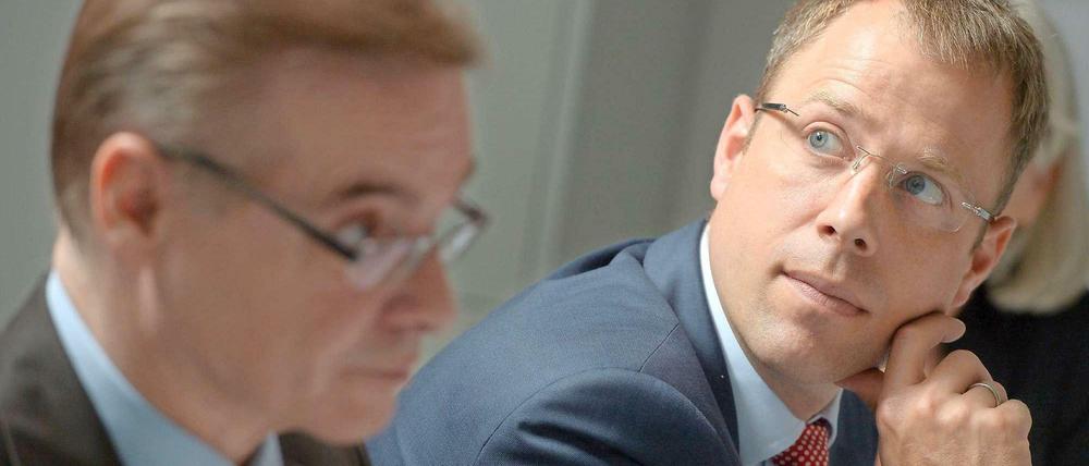 Juristischer Ärger. Gegen Sozialsenator Mario Czaja (r.) und Lageso-Chef Franz Allert wurde Strafanzeige erstattet.