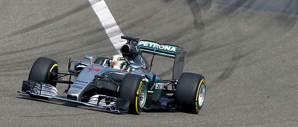 Weltmeister schon wieder in Führung. Lewis Hamilton baut mit dem Sieg in China seinen Vorsprung aus.