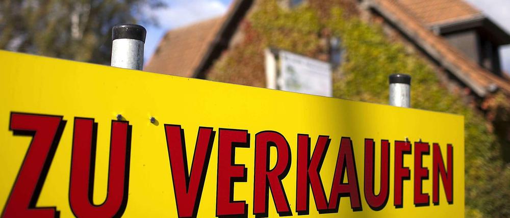In Pankow leider selten zu sehen: Ein Haus, das zum Verkauf angeboten wird.