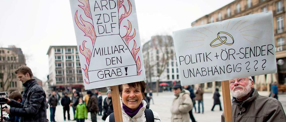Akzeptanzproblem - Demonstration gegen die Rundfunkgebühr.