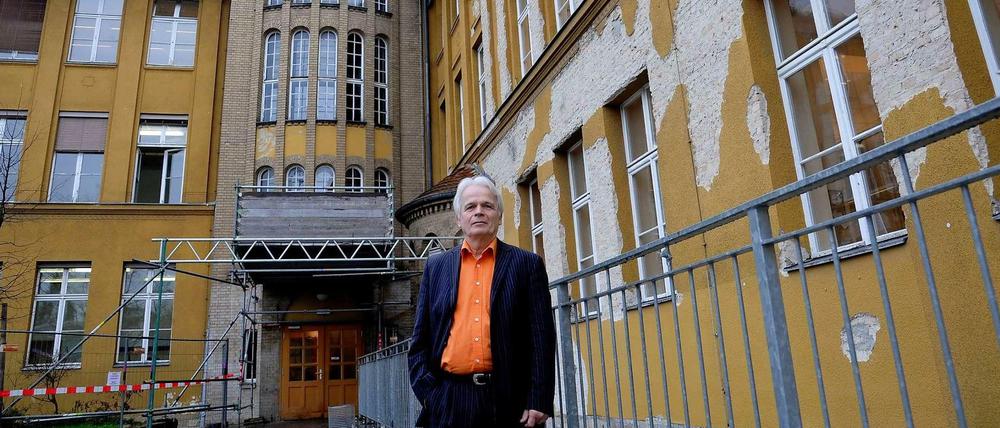 Rainer Leppin, der scheidende Direktor des Fichtenberg-Gymnasiums, sah erst "Licht im Tunnel", aber nun wird die Schule noch viel länger eine Dauerbaustelle bleiben.