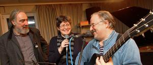 Labelgründer Klaus Koch im Studio bei Uschi Brüning und Axel Prahl, die ein Duett üben.