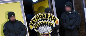Razzia bei Satudarah MC. Der Rockerclub war von Bundesinnenminister de Maizière verboten worden.