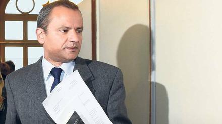 Vor dem Landgericht Verden sagte Sebastian Edathy nur das Nötigste.