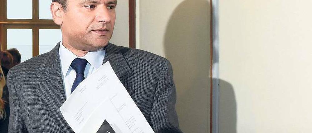 Vor dem Landgericht Verden sagte Sebastian Edathy nur das Nötigste.