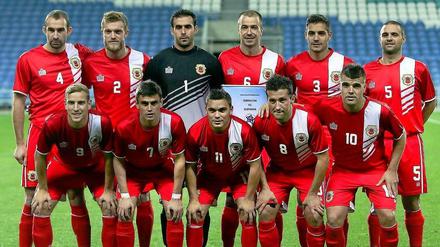 Nach Dienstschluss auf den Rasen. Für das Nationalteam aus Gibraltar geht es in der EM-Qualifikation vor allem um Schadensbegrenzung.