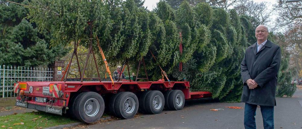 Wir trafen uns in einem Garten. Horst Spranger aus Lichterfelde hat nun einen Baum weniger, die westliche Innenstadt seit Freitag einen mehr. 