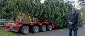 Wir trafen uns in einem Garten. Horst Spranger aus Lichterfelde hat nun einen Baum weniger, die westliche Innenstadt seit Freitag einen mehr. 