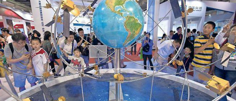 Modell des chinesischen Satellitennavigationssystem Beidou auf der „China Beijing International High-Tech Expo“ im Juni 2017. 
