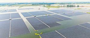 Schwimmende Energie. Das 40-Megawatt-Solarkraftwerk in einem See in Huainan ist das Größte seiner Art und ersetzt ein kollabiertes Kohlekraftwerk. 