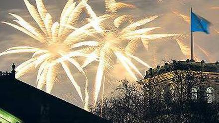 Zum Himmel hoch. Bei klarem Himmel war das Feuerwerk umso schöner. Foto: dpa/Zinken