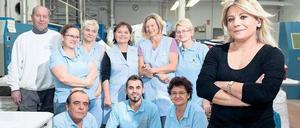 Chefin Ilknur Kilic-Özcan (re.) sorgt für ein gutes Arbeitsklima. Auch Waldemar Has (erster v. li.) und Sabine Falke (dritte v. li.) fühlen sich wohl hier.