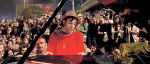 In Istanbul spielte Davide Martello unter anderem "Imagine".