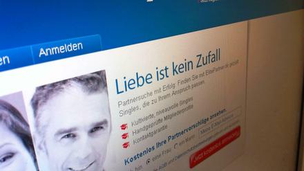 Partner suchen per Mausklick: Bei der Partnersuche versprechen Singlebörsen wie eDarling und Co. eine Liebe, die planbar ist.
