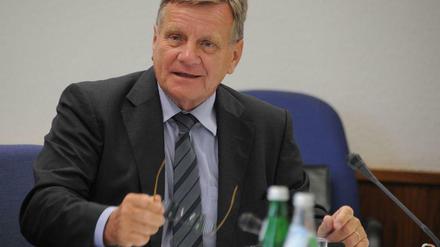 Hartmut Mehdorn lässt den Termin für die BER-Eröffnung weiter offen.