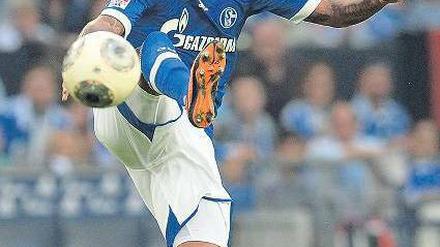 Volle Kraft voraus. Kevin-Prince Boateng präsentierte sich auf dem Platz so wie bei seiner Vorstellung am Vortag: selbstbewusst. Foto: AFP