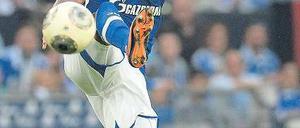 Volle Kraft voraus. Kevin-Prince Boateng präsentierte sich auf dem Platz so wie bei seiner Vorstellung am Vortag: selbstbewusst. Foto: AFP