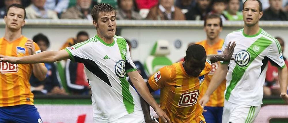 Ballsicher, meistens jedenfalls. Herthas Stürmer Adrian Ramos (r.). 