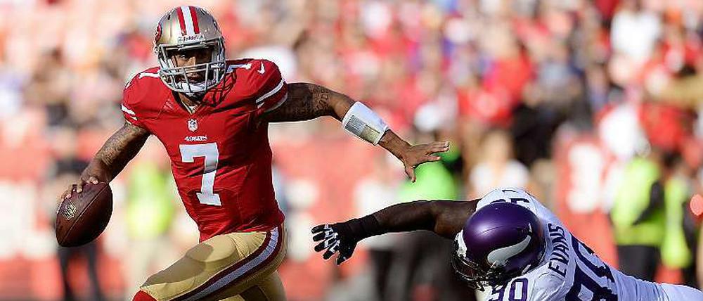 San Franciscos Quarterback Colin Kaepernick (l.) in einem Testspiel gegen Minnesota.