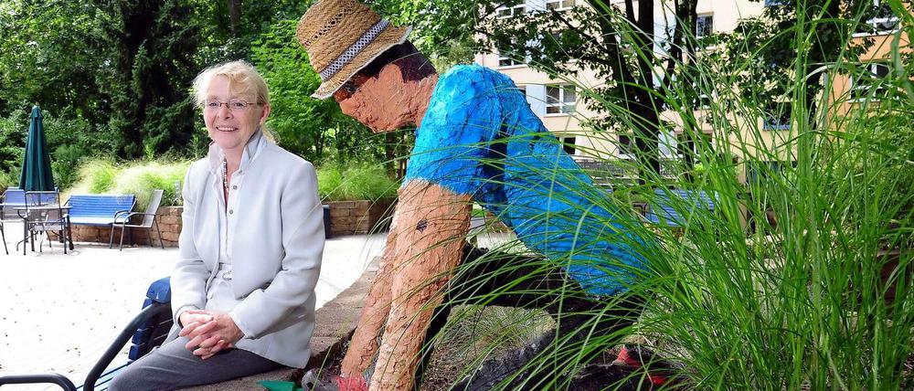 Gabi Schöttler vom Seniorenzentrum Köpenick will am Aktionstag Alte und Einsame in Friedrichshagen mit Blumen erfreuen.