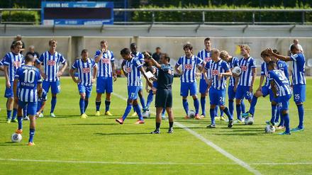 Ip, zip, zap - und du bist ab: Herthas Trainer Jos Luhukay stellt seine erste Elf zusammen.