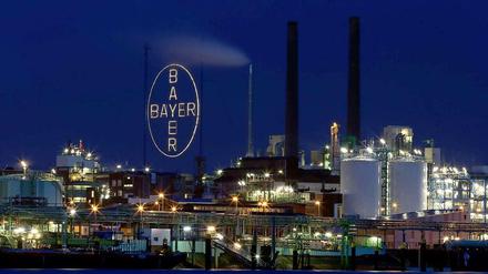 Berühmt: das Bayer-Kreuz in Leverkusen.
