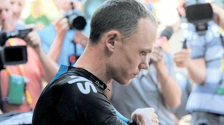 Nachdenklicher Spitzenreiter. Der Tour-Führende Christopher Froome ist am Ruhetag entnervt von den vielen Dopingfragen. Foto: dpa