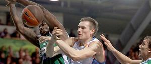 Kampfstarker Kroate: Leon Radosevic (Mitte) im Cibona-Trikot.