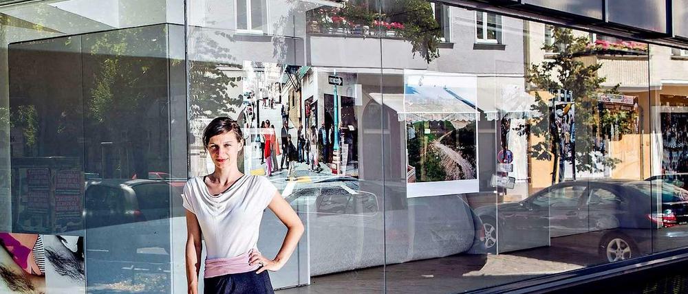 Susanne Bartsch nutzt die Schlecker-Filiale an der Schönhauser Allee 127, um ihre Werke auszustellen.