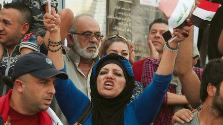 Die Angst vor dem Volk wächst, denn die Wut bleibt - hier eine Demonstration in Iraks Hauptstadt Bagdag gegen Korruption und Misswirtschaft im August 2015. 