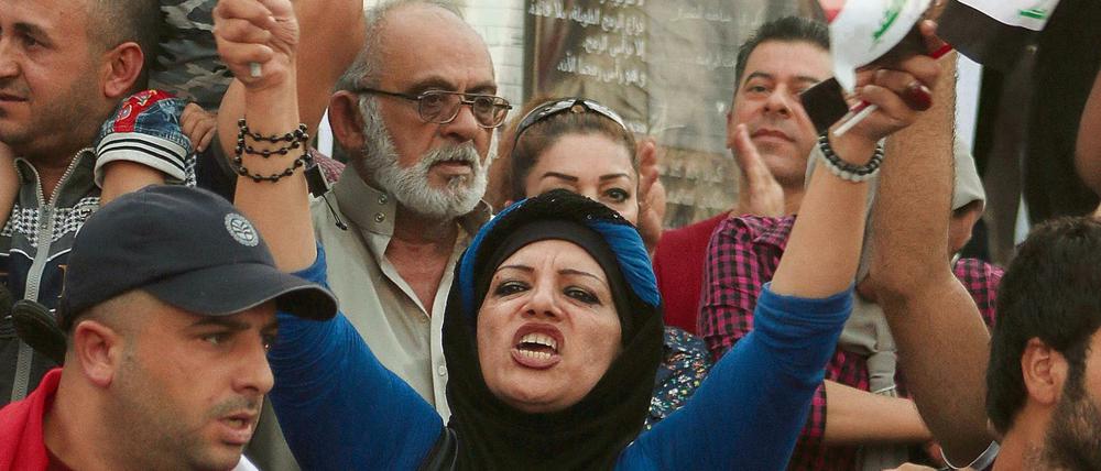 Die Angst vor dem Volk wächst, denn die Wut bleibt - hier eine Demonstration in Iraks Hauptstadt Bagdag gegen Korruption und Misswirtschaft im August 2015.