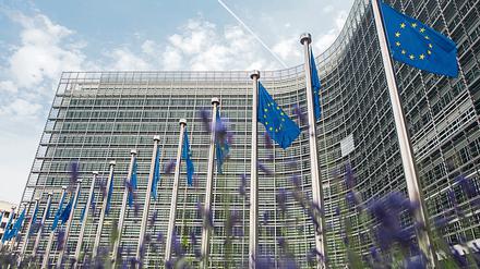 Nach einer Initiative von EU-Kommissionschef Juncker sollen am Sitz der Brüssel Behörde nur noch registrierte Lobbyisten Termine mit den Kommissaren bekommen.