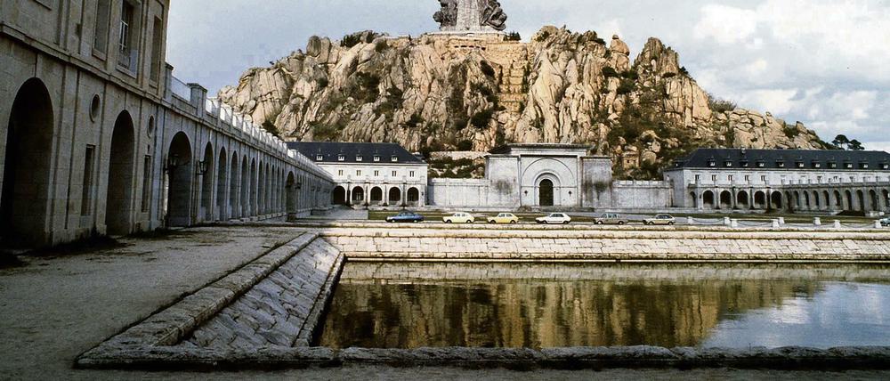 Blick auf das Tal der Gefallenen nahe Madrid, der Gedenkstätte zu Ehren der Gefallenen der faschistischen Truppen Francos im Spanischen Bürgerkrieg
