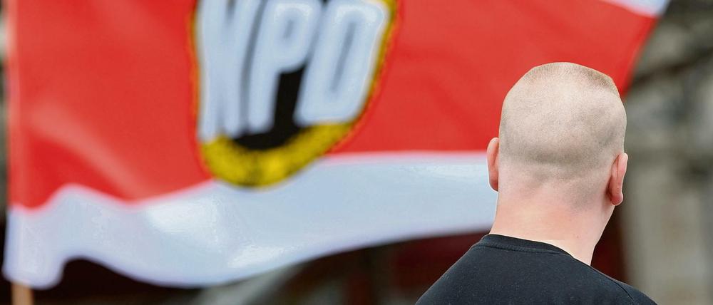 Der NPD geht das Geld aus.