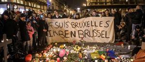 Der öffentliche Raum, auch ein Ort der Solidarität: Dienstagabend am Börsenplatz in Brüssel. 