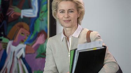 Dr. med. von der Leyen. Nach den bisherigen Maßstäben der Gerichte wäre der Doktorgrad wohl weg. Der Plagiatsexperte Gerhard Dannemann meint, die Hochschule habe die Verteidigungsministerin nicht beschädigen wollen.