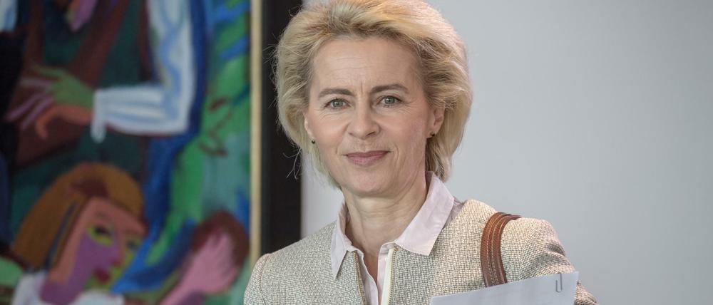 Dr. med. von der Leyen. Nach den bisherigen Maßstäben der Gerichte wäre der Doktorgrad wohl weg. Der Plagiatsexperte Gerhard Dannemann meint, die Hochschule habe die Verteidigungsministerin nicht beschädigen wollen.