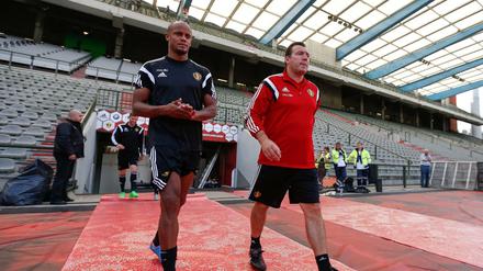 Belgiens Trainer Marc Wilmots (r.) mit Vincent Kompany.