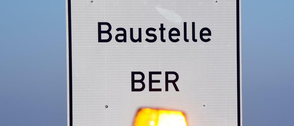 Baustellenschild am Hauptstadtflughafen BER