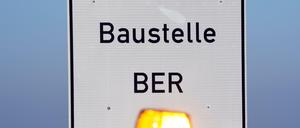 Baustellenschild am Hauptstadtflughafen BER